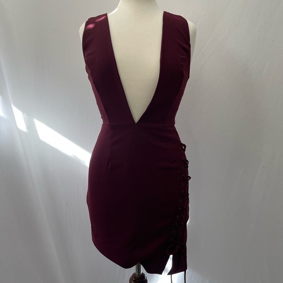 DO+BE Maroon Deep Plunge Mini Dress Small NWT - Picture 2 of 7